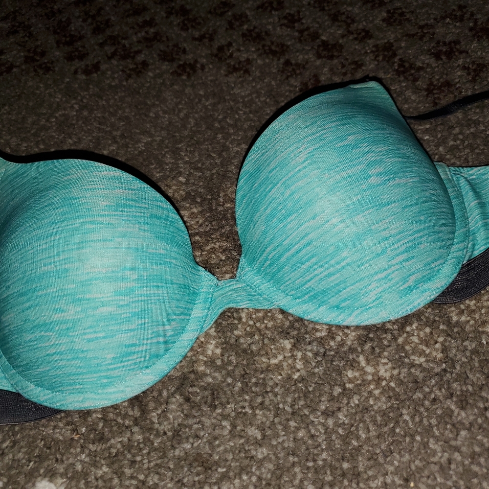 Bras - Picture 6 of 7